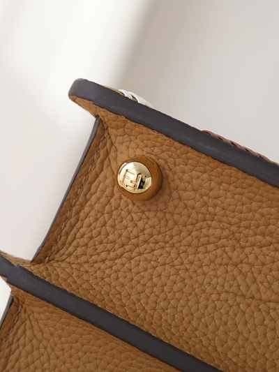 フェンディバッグ角部分ディテール